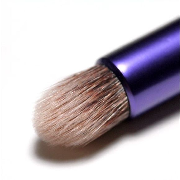 Urban Decay 24/7 Eyeshadow Blending Brush - Picture 1 of 3